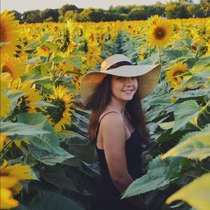 Meet your Posher, Carlee